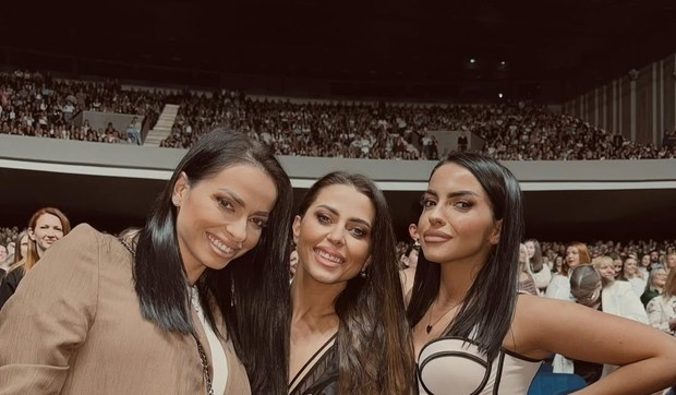 Katarina Lazić sa sestrama