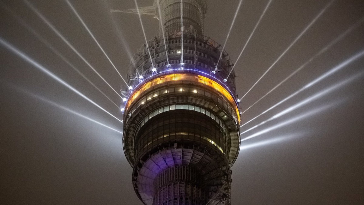 Abonentom rosyjskiej telewizji satelitarnej MTS zaczęto odłączać główne rosyjskie kanały TV. Poinformował o tym portal Wiedomosti, powołując się na skargi klientów usługi. Przedstawiciel infolinii MTS potwierdził, że najważniejsze w Rosji kanały TV — w tym m.in. Kanał 1 oraz kanał informacyjny Rossija24 — przestały nadawać od 17 marca. 