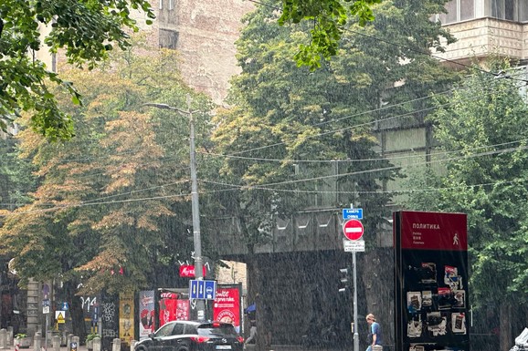(FOTO, VIDEO) POČEO JAK PLJUSAK U BEOGRADU! RHMZ se ponovo oglasio: Evo kakvo nas vreme čeka do kraja dana, a kada sledi PREOKRET
