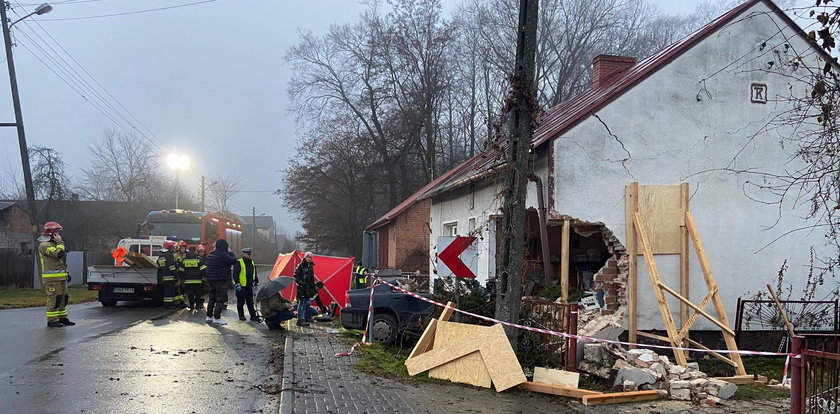 Tragedia pod Namysłowem. 37-latek wjechał w dom