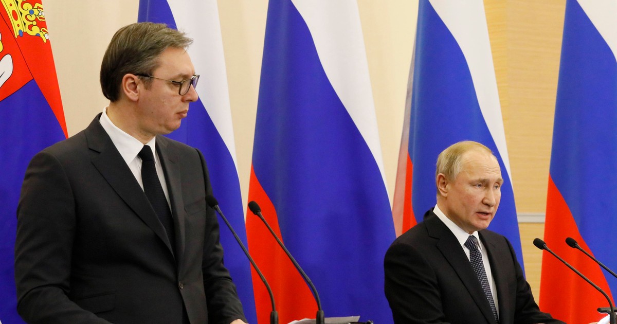 Po cichu flirtują z Brukselą, ale serce oddali Rosji. Dominuje narracja o „wstawaniu z kolan”