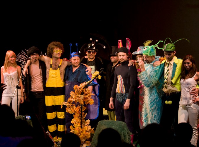 ... ale i tak publiczność nie dała artystom zejść ze sceny i wynegocjowała jeszcze dwa bisy