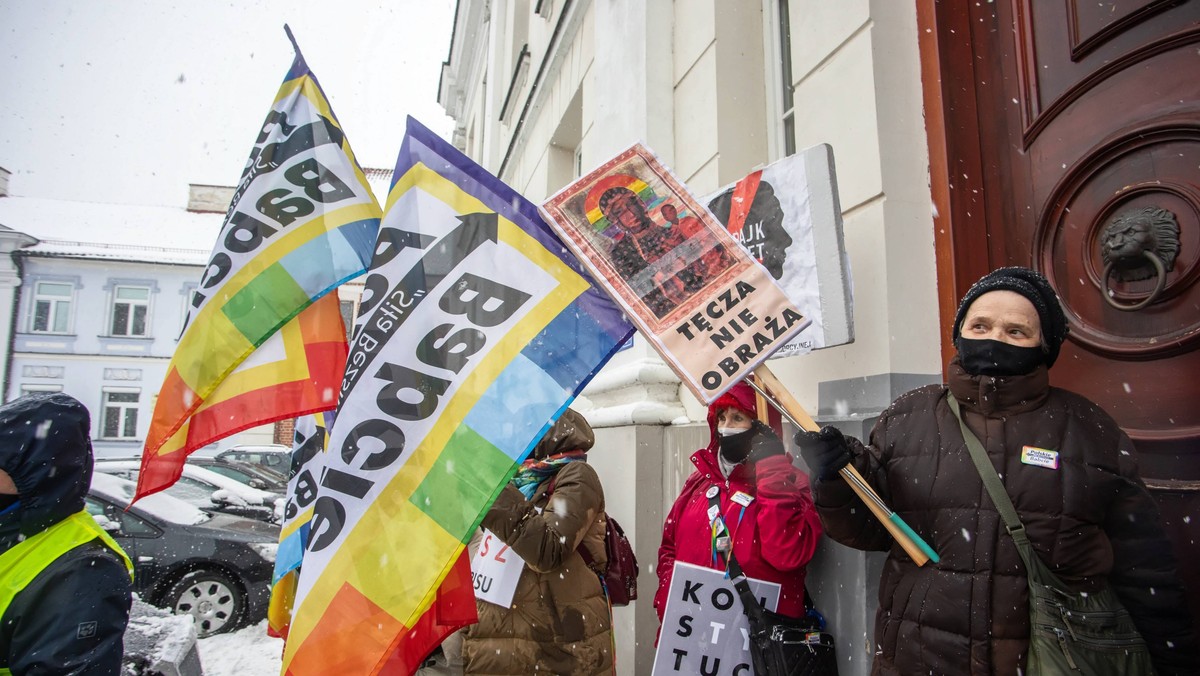 Kaja Godek przegrywa w sądzie. Chodzi o "tęczową" Matkę Boską