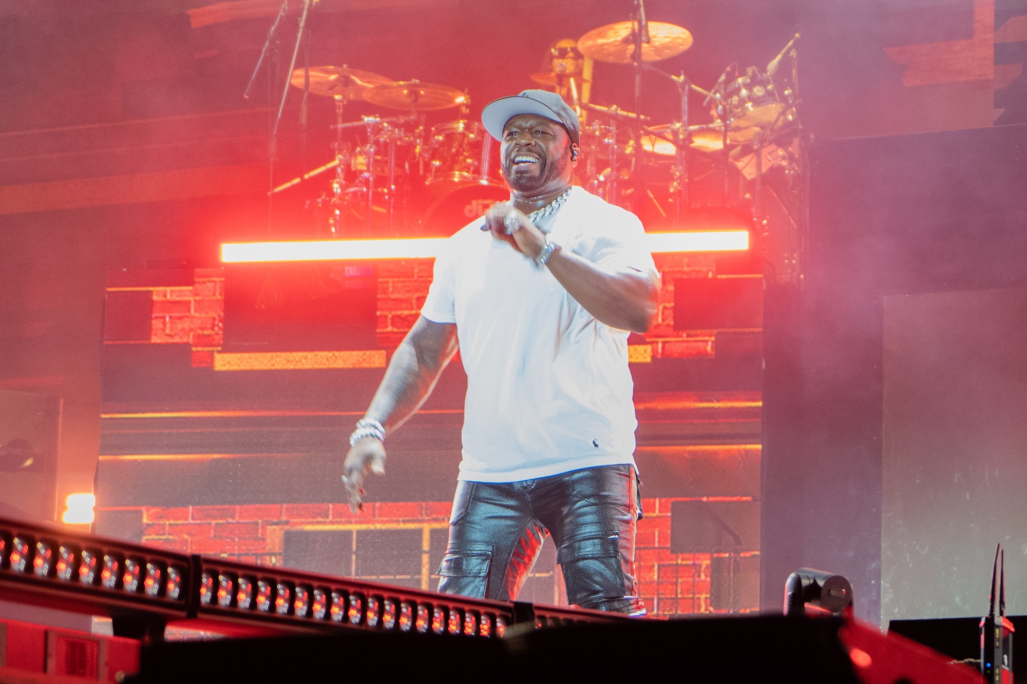 Americký raper 50 Cent počas prvého dňa 3. ročníka Lovestream festivalu na starom letisku vo Vajnoroch v piatok 16. augusta 2024.