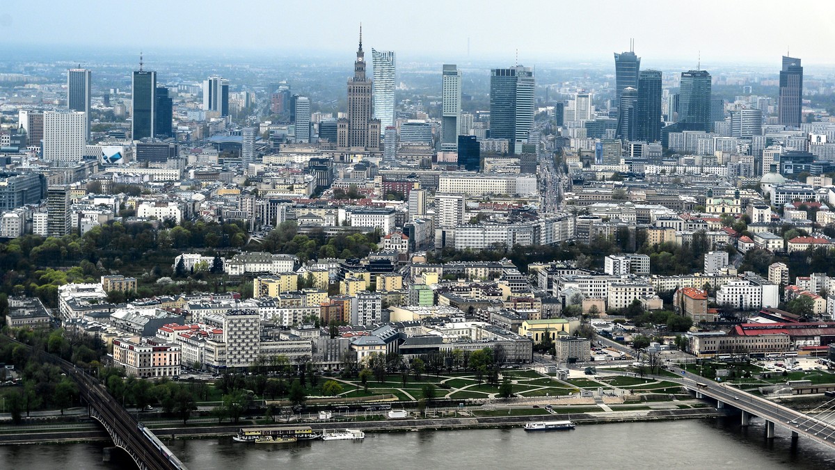 Szybkie pociągi, urocze pensjonaty, nietypowe menu, a spacer po Warszawie przypomina przechadzkę po Nowym Jorku - regionalny dziennik z Ingolstadt "Donau Kurier" zachwala podróżowanie po Polsce.