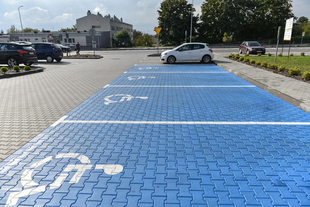 Karty parkingowe i orzeczenia o niepełnosprawności po nowemu. Jakie zmiany?