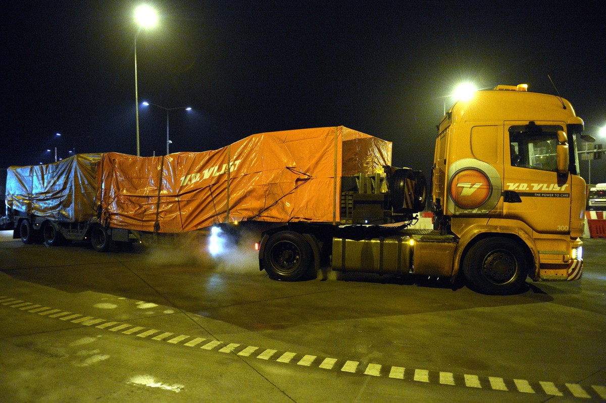 Konwój ze szczątkami samolotu