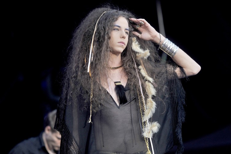 Michał Szpak podczas występu na Orange Warsaw Festiwal 2011