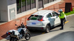 polscy kierowcy odkryli sprytny sposób na uniknięcie punktów karnych. to prosty manewr zgodny z prawem