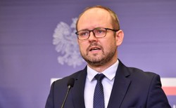 Dziennikarze nie zostaną jednak dopuszczeni na granicę? "Kluczowy jest przekaz"