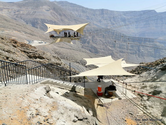 Najdłuższa tyrolka na świecie Zipline Jebel Jais w regionie Ras al-Chajma, ZEA