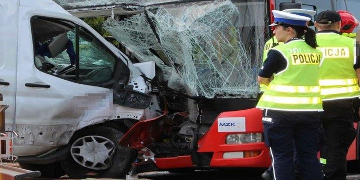 Zderzenie busa z autobusem w Stalowej Woli