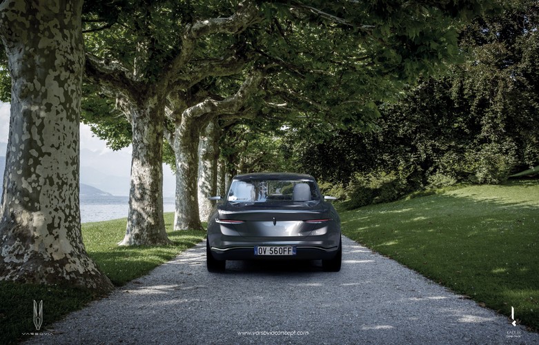 W przypadku potrzeby odbycia dłuższej podróży przy rozładowanym akumulatorze, pojazd może kontynuować jazdę, produkując energię elektryczną z konwencjonalnego paliwa. Eliminuje to największą wadę aut w pełni elektrycznych - konieczność długotrwałego ładowania akumulatorów, zachowując jednocześnie ich największą zaletę - możliwość w pełni ekologicznej jazdy w warunkach codziennych. Przeznaczenie silników elektrycznych jako podstawowego źródła napędu, poza pełnią funkcjonalności i minimalizacją wydzielania szkodliwych substancji do atmosfery, zapewnia również pełnię komfortu - ogranicza ilość dźwięków generowanych przez pojazd do minimum.