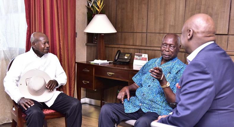 Ugandan President Yoweri Museveni during his visit to former President Daniel Toroitich arap Moi (Twitter)