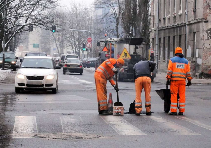 Łatajcie dziury w nocy!