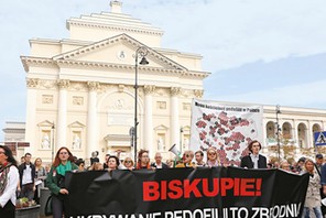 Demonstracja przeciwko kościelnej pedofilii w Polsce, Warszawa. 