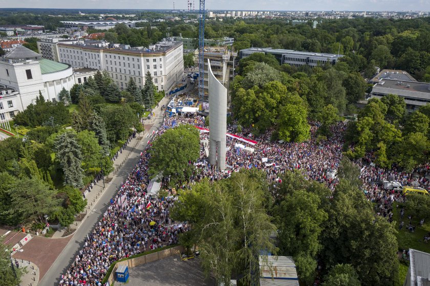 Manifestacja pod Sejmem