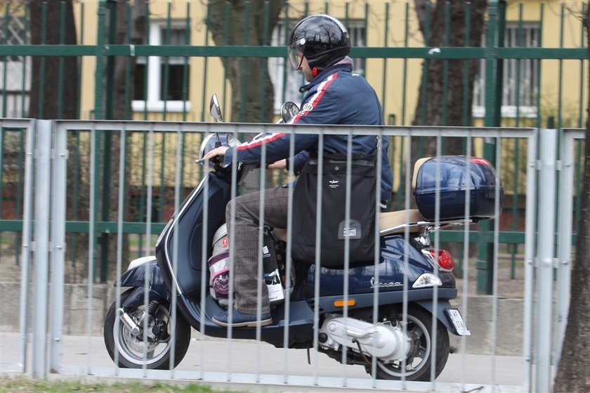 Borys Szyc oblał prawko i przesiadł się na skuter