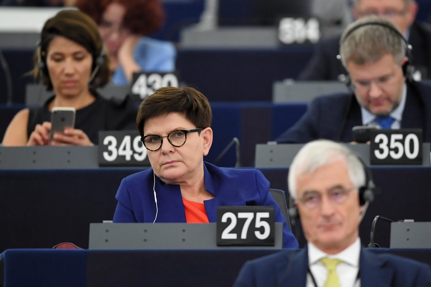 Bez broszki Beata Szydło ponosi porażki