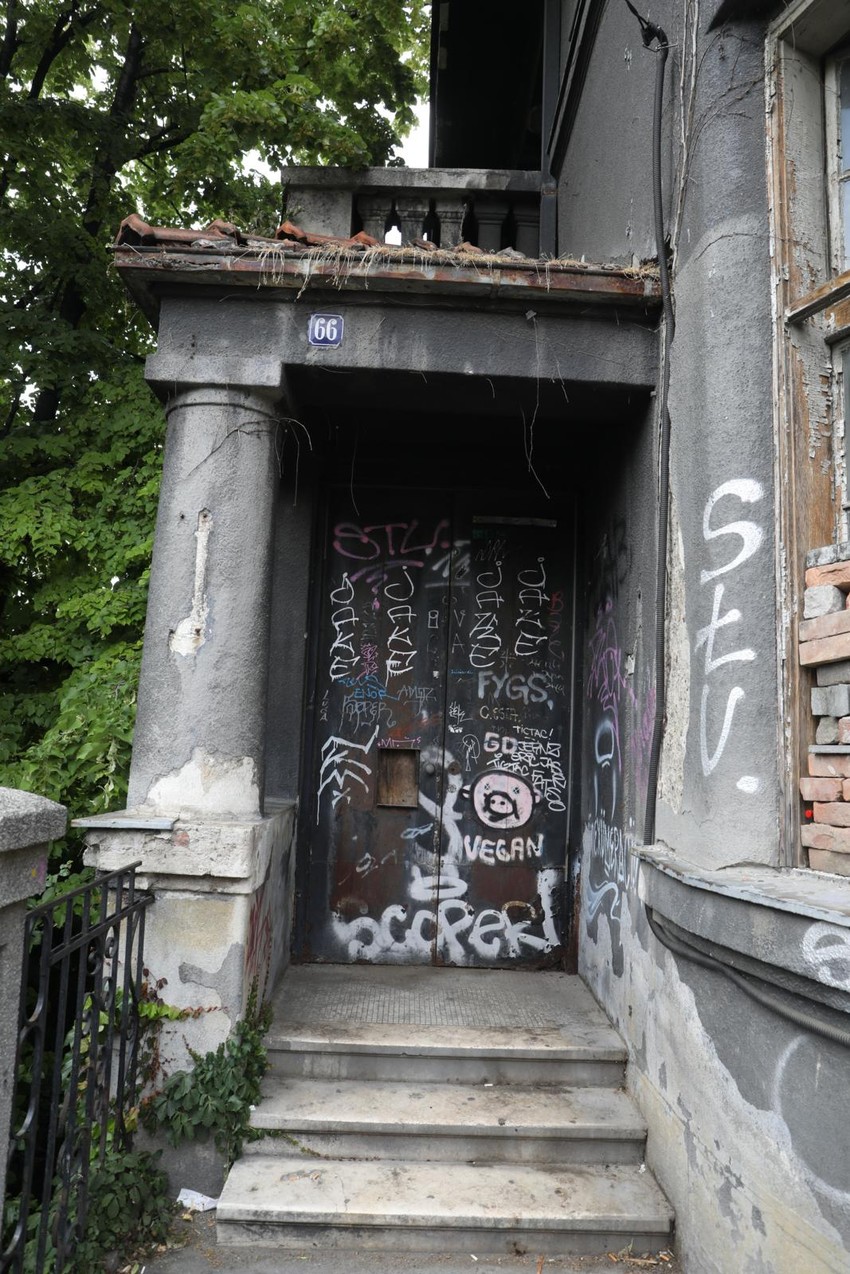 Planirano je rušenje vile do kog nikad nije došlo.