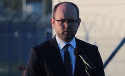 Przydacz: Łukaszenka stosuje szantaże wysyłając kobiety i dzieci na granicę