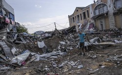 Rosjanie ostrzeliwali Bachmut. Pociski trafiły w hotel, są zabici i ranni