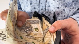 nagrody jubileuszowe w budżetówce już po 10 latach pracy na etacie, a nie jak dotąd po 20. rewolucja w warunkach zatrudnienia od 1 stycznia 2026