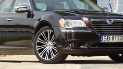 Ma pięć metrów, skórę i pali tyle co nic. Takie auto, to okazja