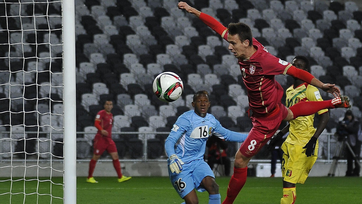 Reprezentacja Serbii pokonała Mali 2:0 (1:0) w meczu drugiej kolejki fazy grupowej mistrzostw świata do lat 20, które rozgrywane są w Nowej Zelandii. We wcześniejszym spotkaniu grupy D Meksyk pokonał Urugwaj 2:1. Przed ostatnią kolejką spotkań wszystkie drużyny mają na swoim koncie po 3 punkty.