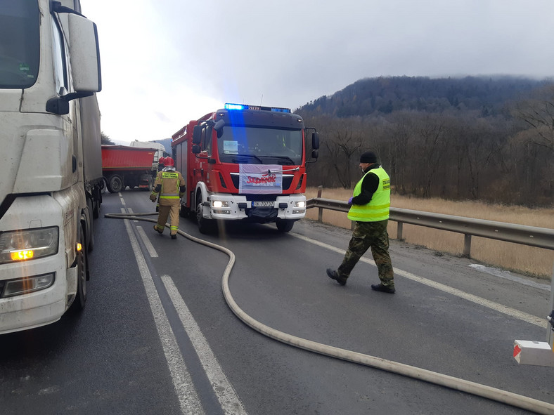 Zderzenie czołowe ciężarówek na DK19