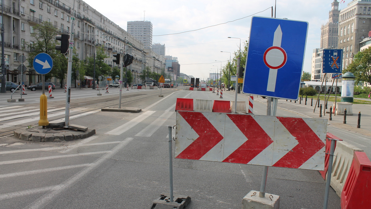 Marszałkowska zamknięta. Budują nową nawierzchnię jezdni