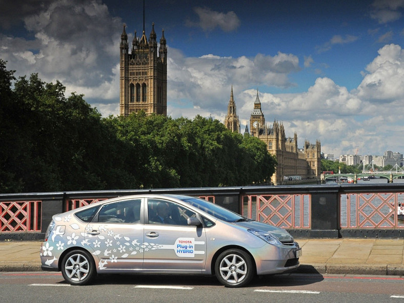 Toyota Prius PHV – elektromobil ładowany z gniazdka na testach w Wielkiej Brytanii
