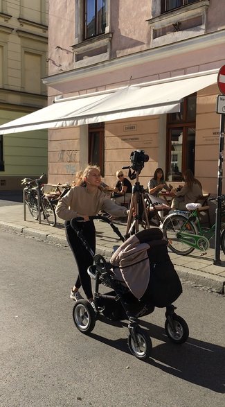 Marta Stopa na planie teledysku Każdy z nas został ubrany inaczej