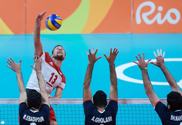 Siatkarze chcą przedłużyć dobrą serię. Ręczni zagrają z nożem na gardle. Wioślarki popłyną po medal