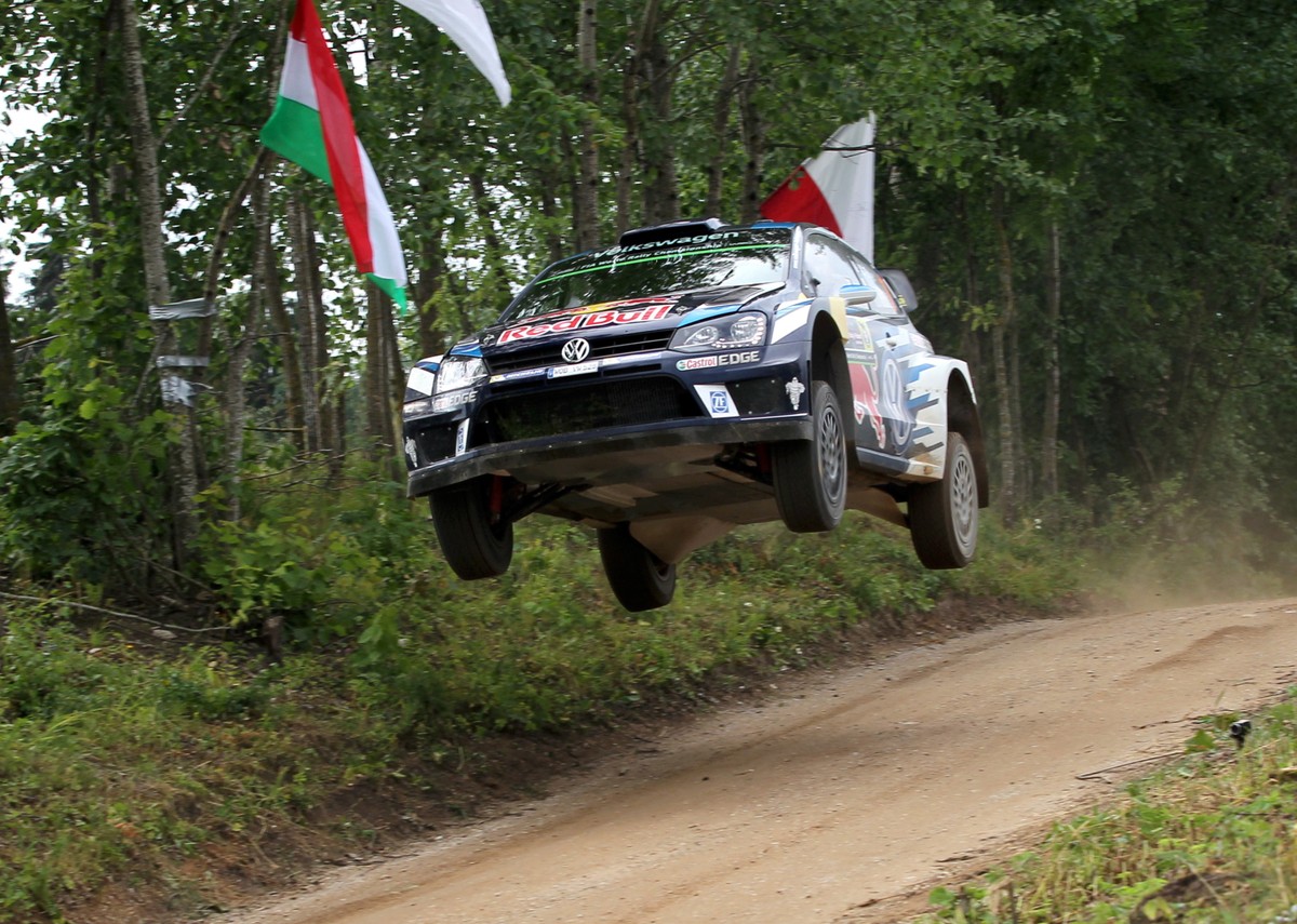 Rajdowe MŚ: Tanak i Ogier łeb w łeb na Mikołajki Arenie