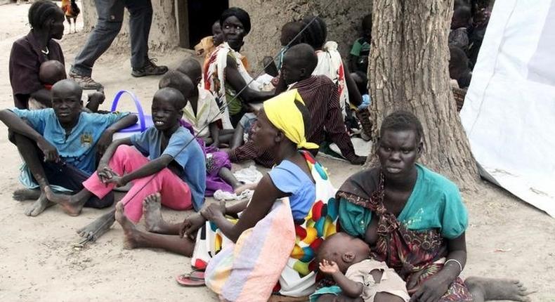 Residents displaced due to the recent fighting between government and rebel forces in the Upper Nile capital Malakal wait at a World Food Program (WFP) outpost where thousands have taken shelter in Kuernyang Payam, South Sudan May 2, 2015. 