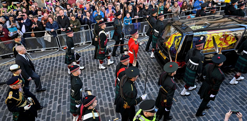 Skandal w czasie przemarszu konduktu z trumną Elżbiety II. Chodzi o księcia Andrzeja