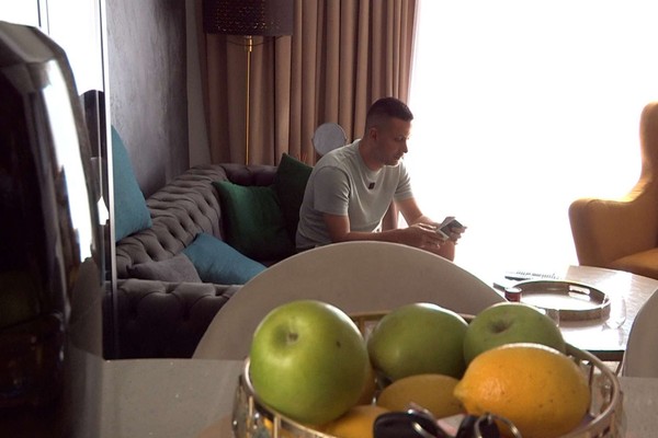 Marina Abramović, Confession, video, 2010 Fotografija postavke u MSUV