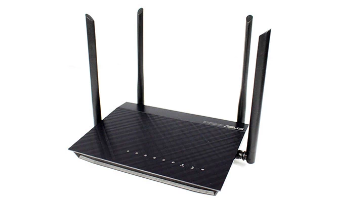 Asus RT-AC1200G+ - dwuzakresowy router AC1200 - bogata liczba opcji, technologia formowania wiązki, serwer/klient sieci VPN oraz port USB2.0 w połączeniu ze wsparciem zewnętrznych modemów GSM są jego atutem