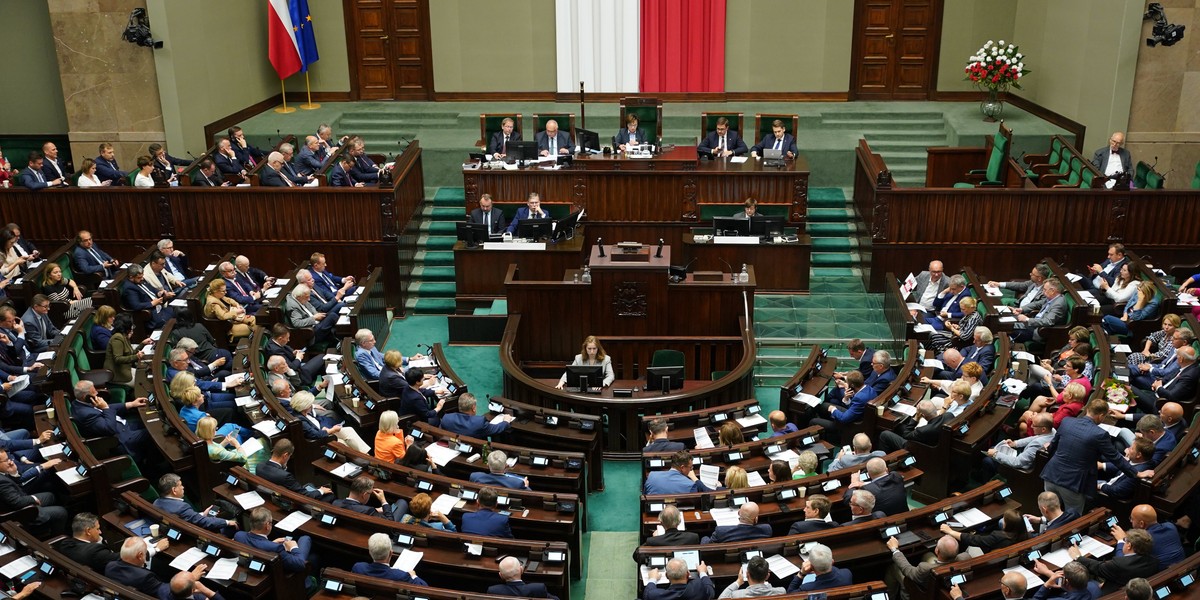 Sejm uchwalił przepisy ważne dla firm działających na Ukrainie z kontrowersyjną wrzutką o aptekach