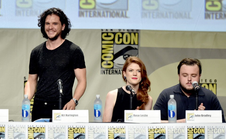 Kit Harington, Rose Leslie i John Bradley podczas panelu w 2014 r.