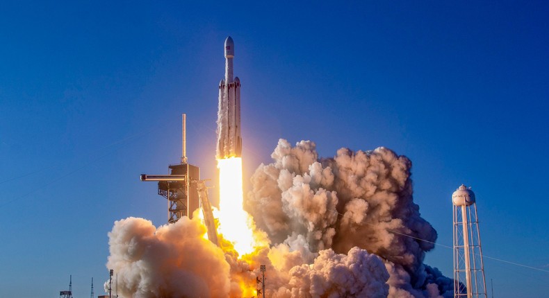 spacex falcon heavy rocket launch arabsat 6a cape canaveral florida lc 39a april 11 2019 40628438523_c597eabff1_o