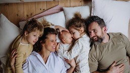 rodzice zyskali 15 dodatkowych tygodni urlopu. uzupełniający urlop macierzyński