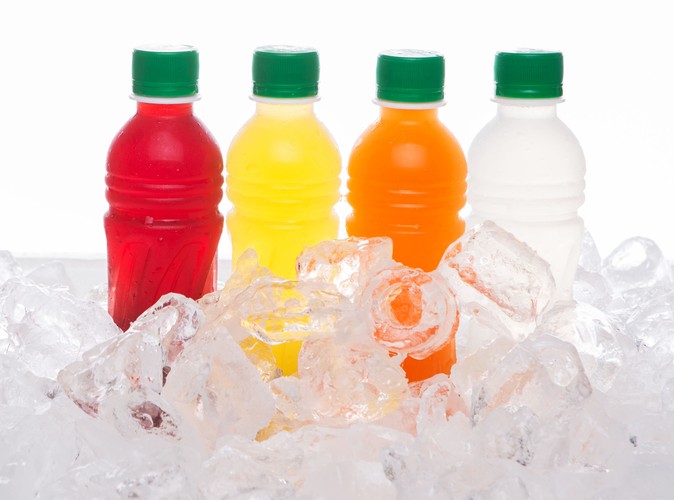 Dzień 2: Zrezygnuj z kolorowych i gazowanych napojów