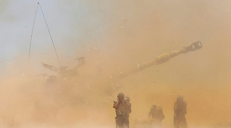 Továbbra sem csillapodnak a kedélyek, rakétatámadás érte Tel Avivot / Illusztráció: MTI/EPA/Abir Szultan