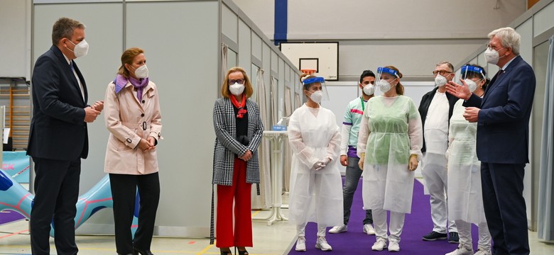 Niemcy łagodzą restrykcje wobec w pełni zaszczepionych i ozdrowieńców