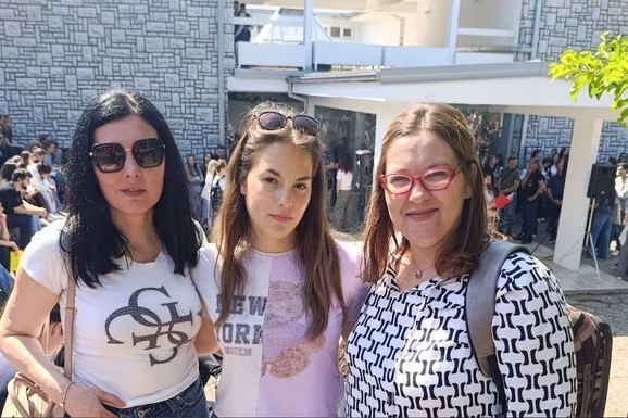 Učenica prvog razreda Gimnazije 