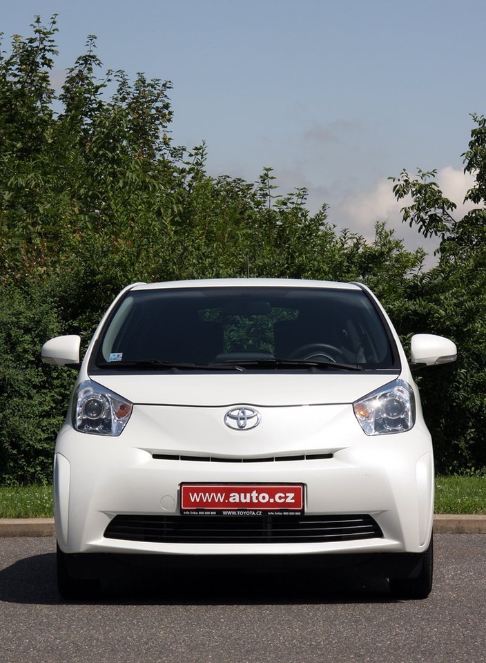 Test: Toyota iQ 1,0 (50 kW) – Má pod čepicí