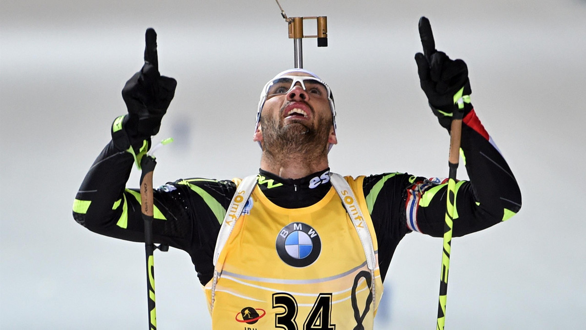 Francuz Martin Fourcade nie miał sobie równych na trasie czwartkowego sprintu Pucharu Świata w Chanty-Mansyjsku. Lider klasyfikacji cyklu, dla którego było to już ósme zwycięstwo w sezonie, medal za wygraną postanowił oddać młodej cheerleaderce.