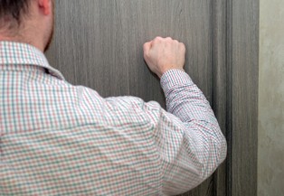 Uwaga na kontrole! Kara nawet 819 zł. Kto podlega weryfikacji, a kto może legalnie nie płacić?